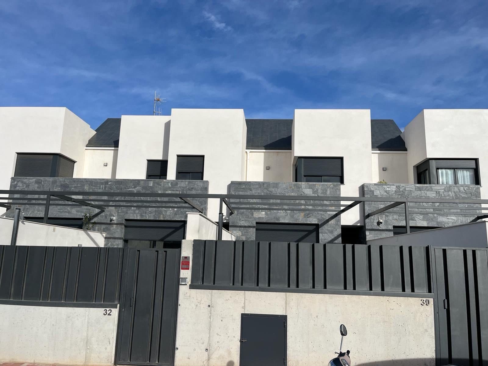 Cuatro Dúplex Urb. La Loma