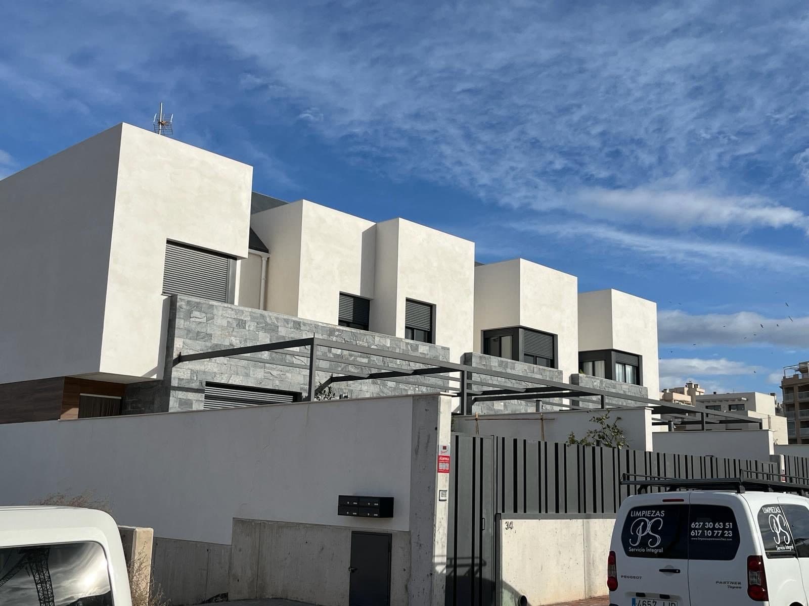 Cuatro Dúplex Urb. La Loma