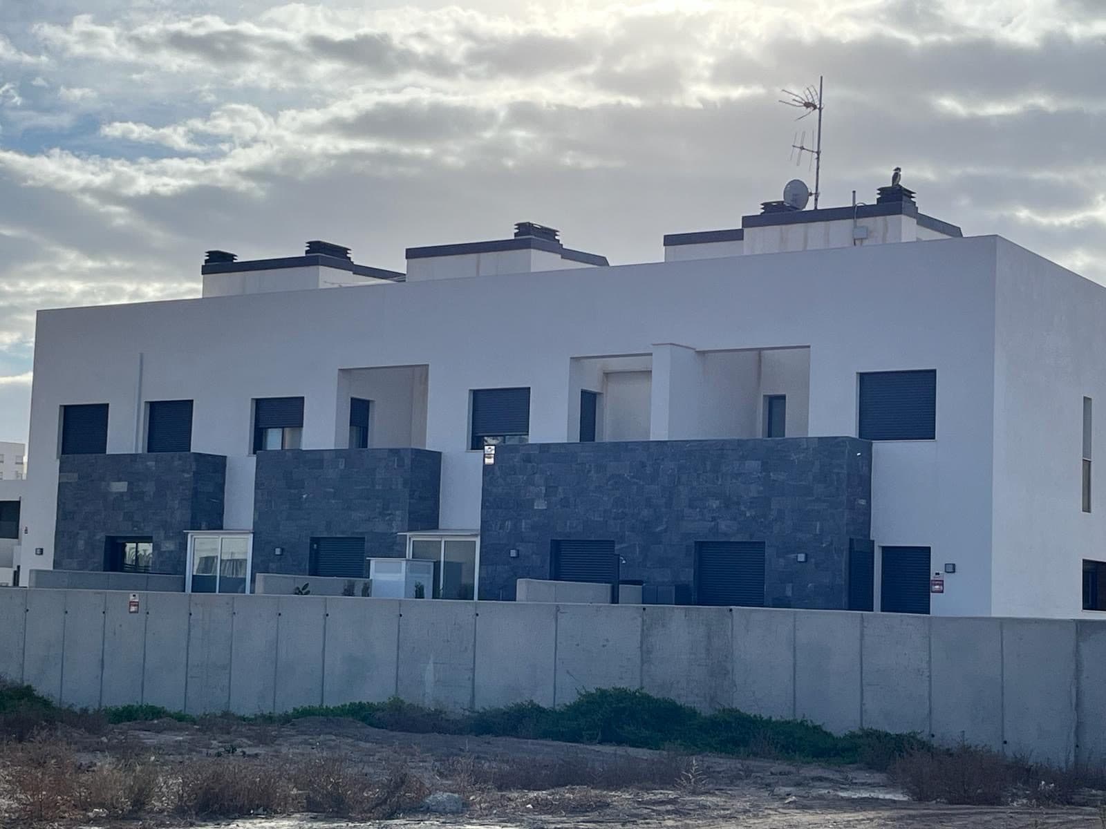 Cuatro Dúplex Urb. La Loma